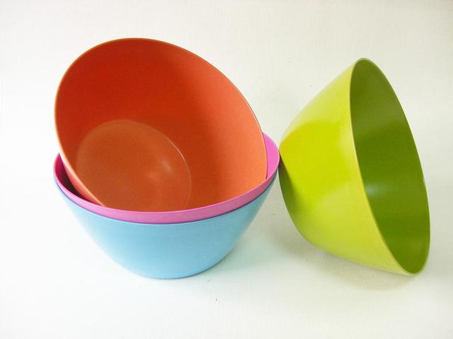 植物纤维可降解环保食物容器是利用农作物加工后的废弃物,如稻草