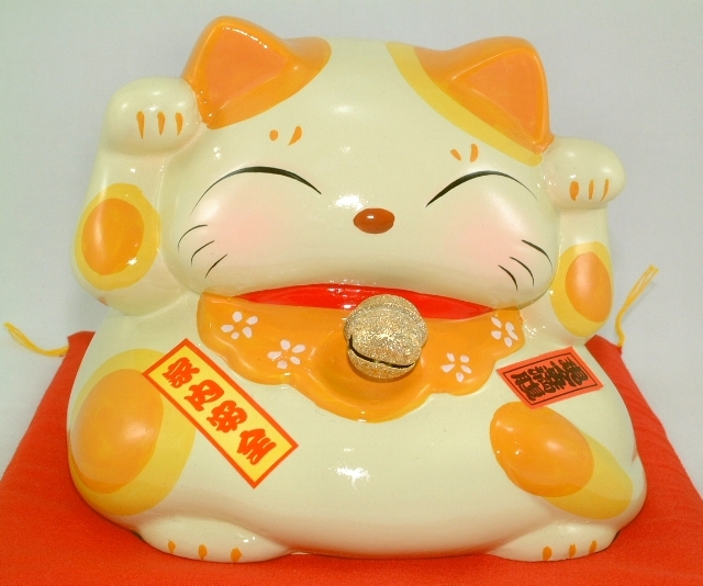 超可爱的中型铃铛矮福猫, 矮矮胖胖的超可爱造型,象徵福气满满, 颈挂